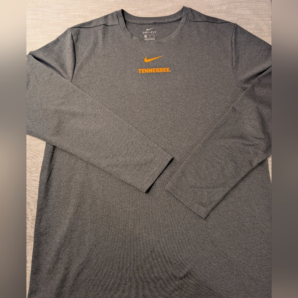 University of Tennessee Nike Long Sleeve Dri-Fit Shirt || Mens XL